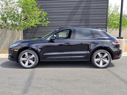 Jet Black Metallic 2025 Porsche Macan