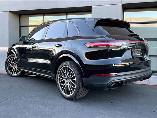 2023 Porsche Cayenne S Platinum Edition