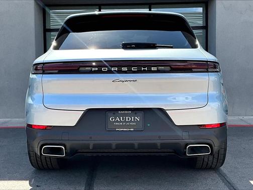 Dolomite Silver Metallic 2025 Porsche Cayenne Base