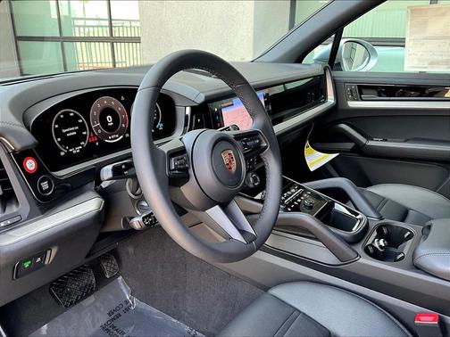 Dolomite Silver Metallic 2025 Porsche Cayenne Base