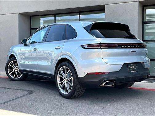 Dolomite Silver Metallic 2025 Porsche Cayenne Base