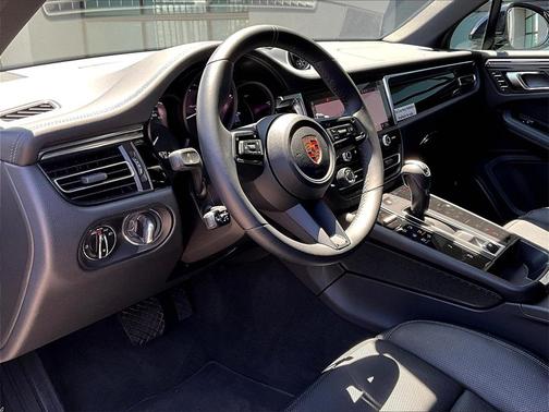 2025 Porsche Macan T