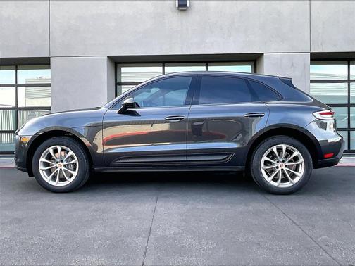 2022 Porsche Macan Base