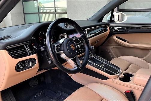 2021 Porsche Macan Base