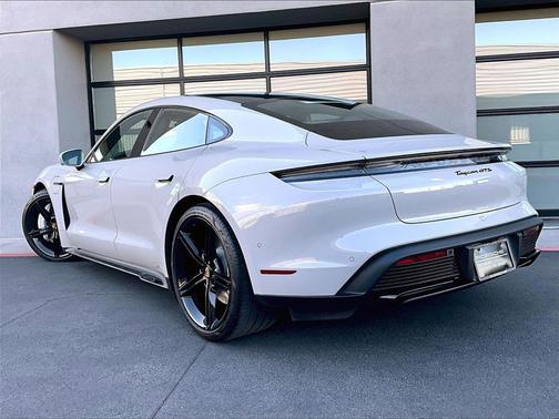 2022 Porsche Taycan GTS