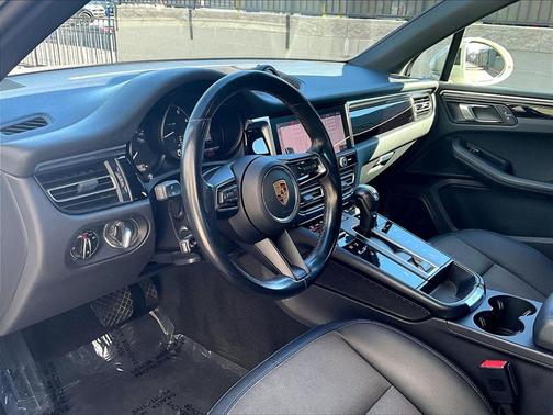2023 Porsche Macan 