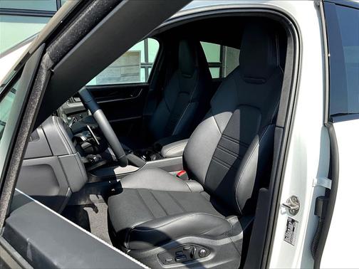 2025 Porsche Cayenne Turbo