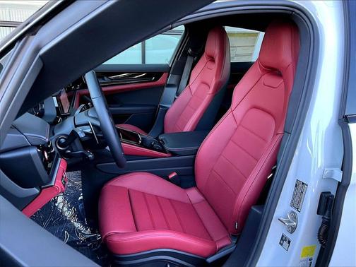 2026 Porsche Panamera 4