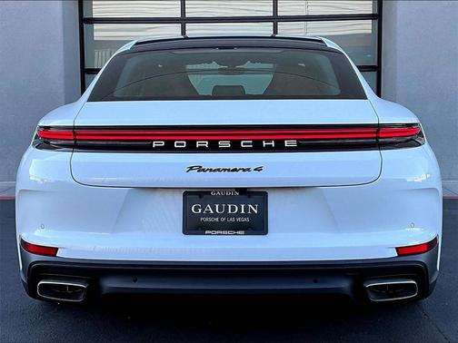 2026 Porsche Panamera 4
