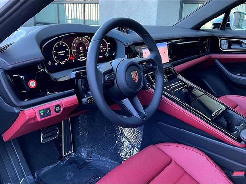 2026 Porsche Panamera 4