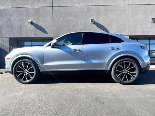 Dolomite Silver Metallic 2026 Porsche Cayenne