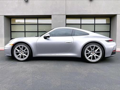 2025 Porsche 911 Carrera