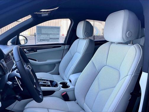 Volcano Grey Metallic 2026 Porsche Macan