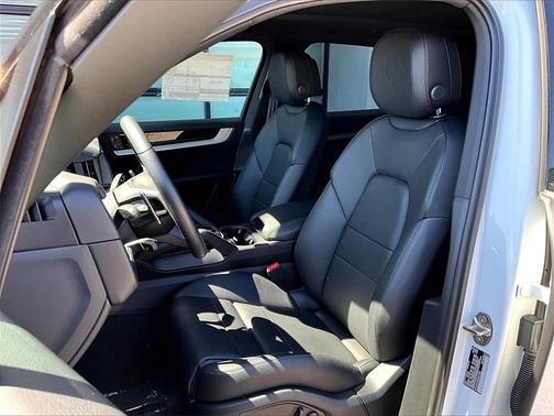 2025 Porsche Cayenne Base