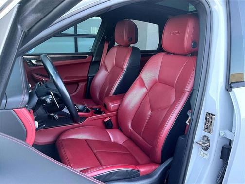 2024 Porsche Macan GTS