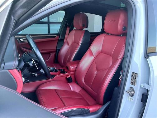 2024 Porsche Macan GTS