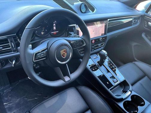 Dolomite Silver Metallic 2026 Porsche Macan