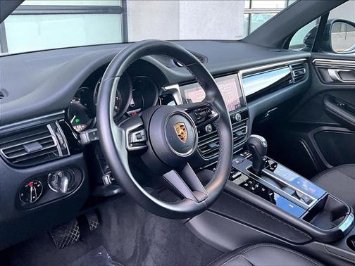 2023 Porsche Macan 