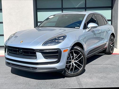 Dolomite Silver Metallic 2023 Porsche Macan