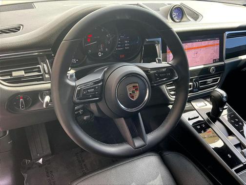 Dolomite Silver Metallic 2023 Porsche Macan