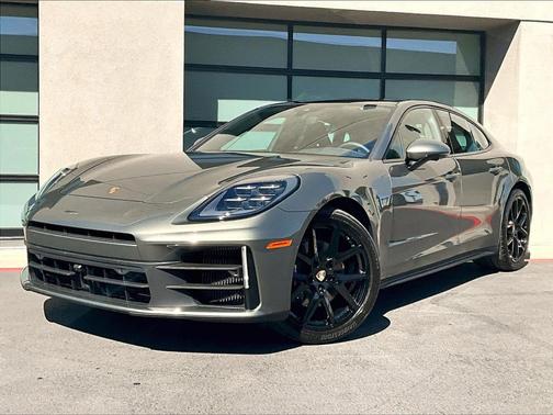 Aventurine Green Metallic 2026 Porsche Panamera