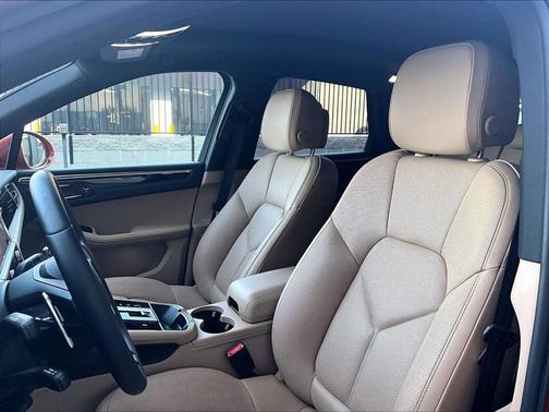Papaya Metallic 2023 Porsche Macan