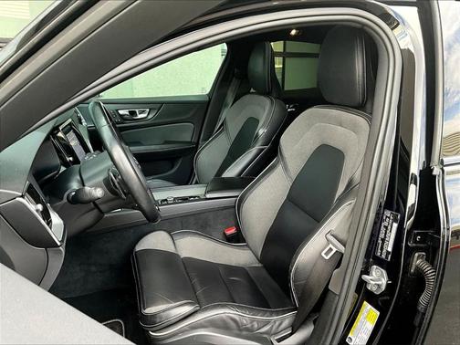 2019 Volvo S60 T6 R-Design