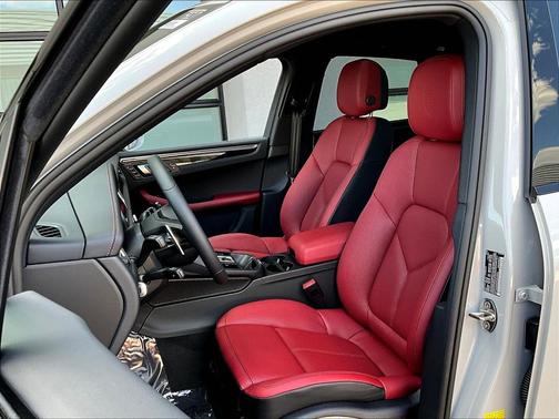 Chalk 2025 Porsche Macan T