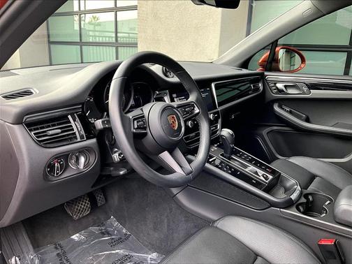 2023 Porsche Macan 