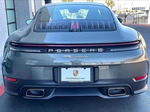 Aventurine Green Metallic 2026 Porsche 911 Carrera