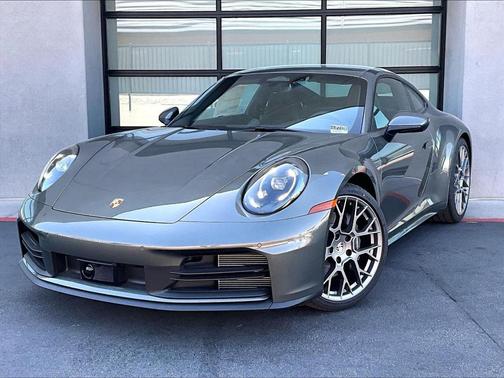 Aventurine Green Metallic 2026 Porsche 911 Carrera