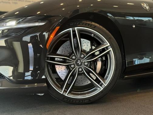 2022 Ferrari Roma Base