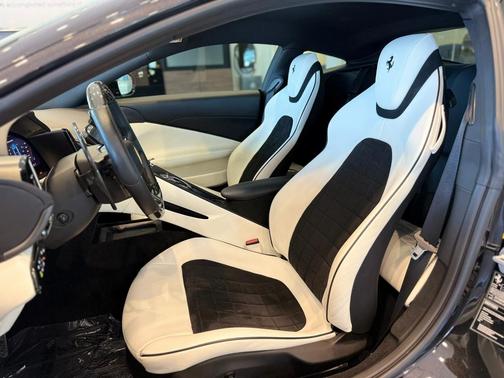 2022 Ferrari Roma Base