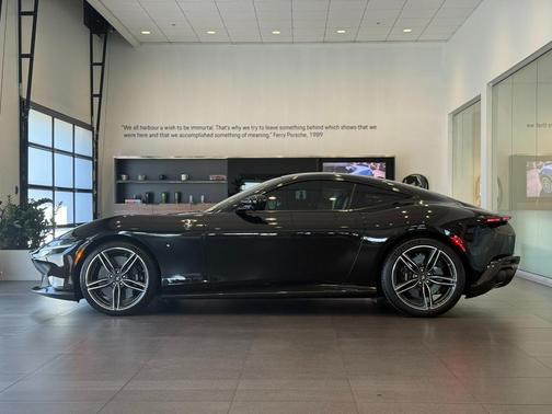 2022 Ferrari Roma Base
