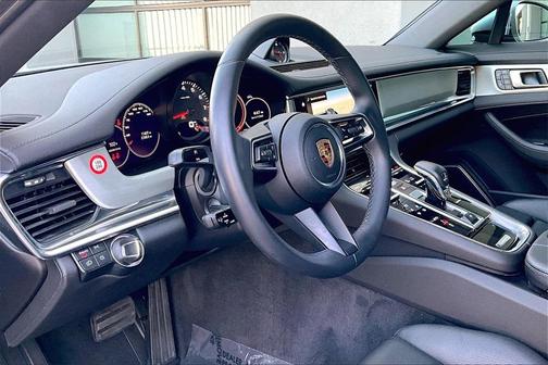 2022 Porsche Panamera