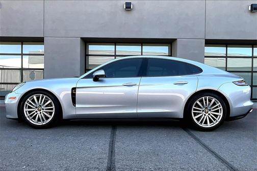 2022 Porsche Panamera