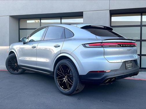 Dolomite Silver Metallic 2026 Porsche Cayenne