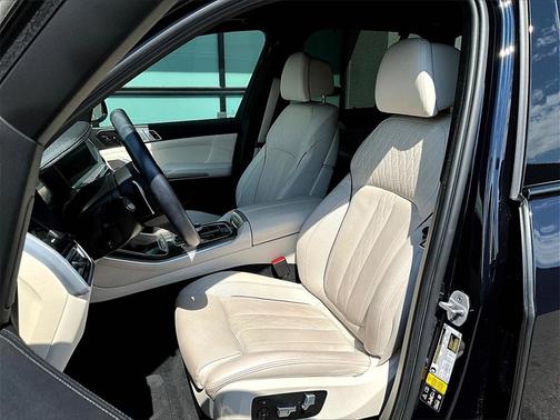 2022 BMW X5 M50i