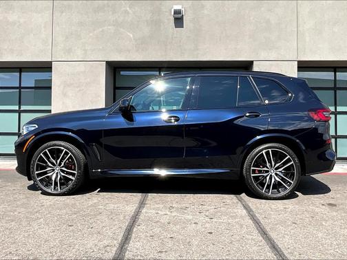 2022 BMW X5 M50i
