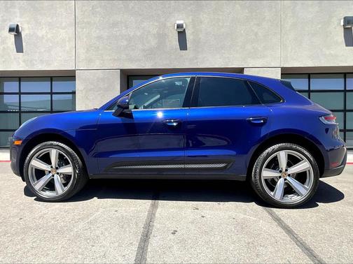 Gentian Blue Metallic 2025 Porsche Macan