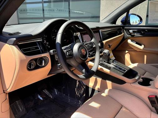 Gentian Blue Metallic 2025 Porsche Macan