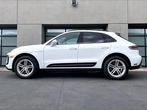 Carrara White 2022 Porsche Macan Base