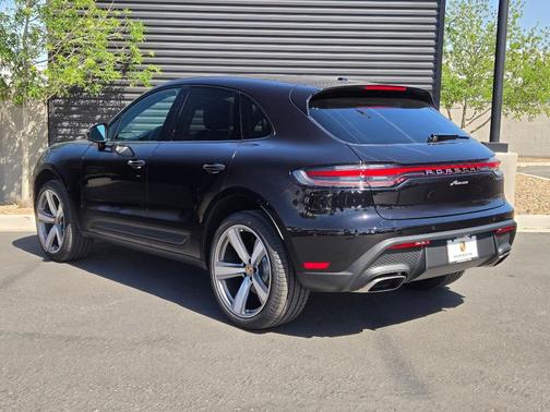 Jet Black Metallic 2025 Porsche Macan