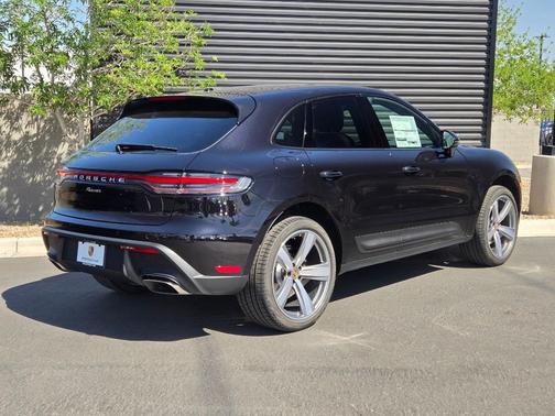 Jet Black Metallic 2025 Porsche Macan