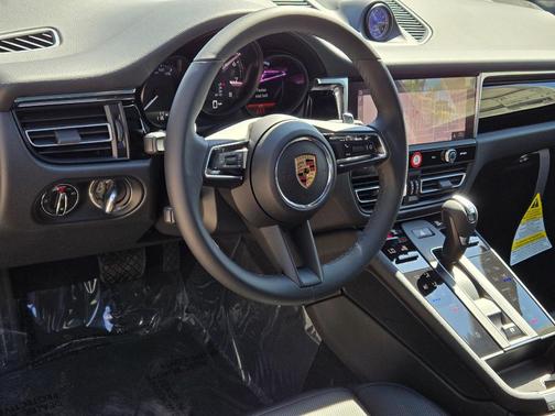 Jet Black Metallic 2025 Porsche Macan