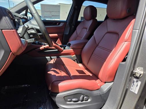 Quartzite Grey Metallic 2025 Porsche Cayenne Base