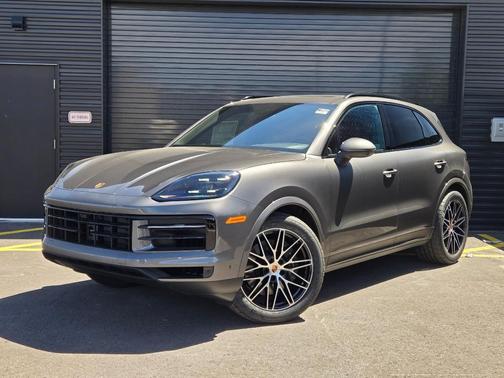 Quartzite Grey Metallic 2025 Porsche Cayenne Base