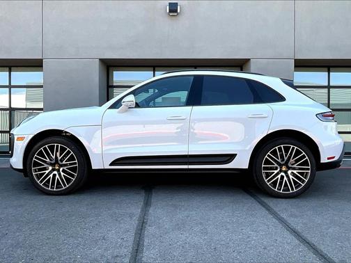Carrara White Metallic 2025 Porsche Macan