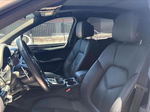 White 2023 Porsche Macan S