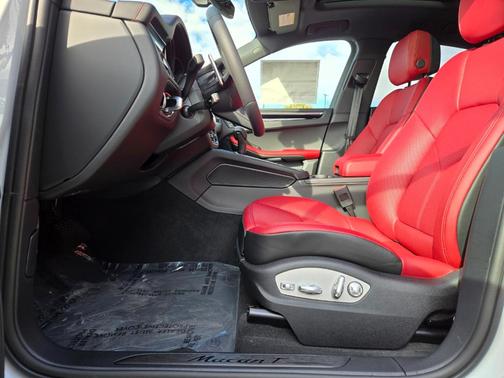 2025 Porsche Macan T